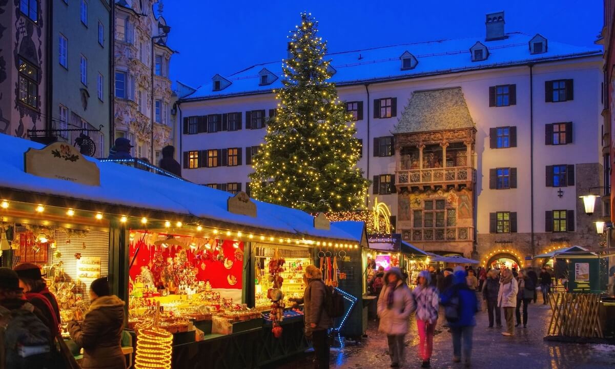 Glühweinduft und Lichterglanz: Weihnachtsmärkte der Alpenregion